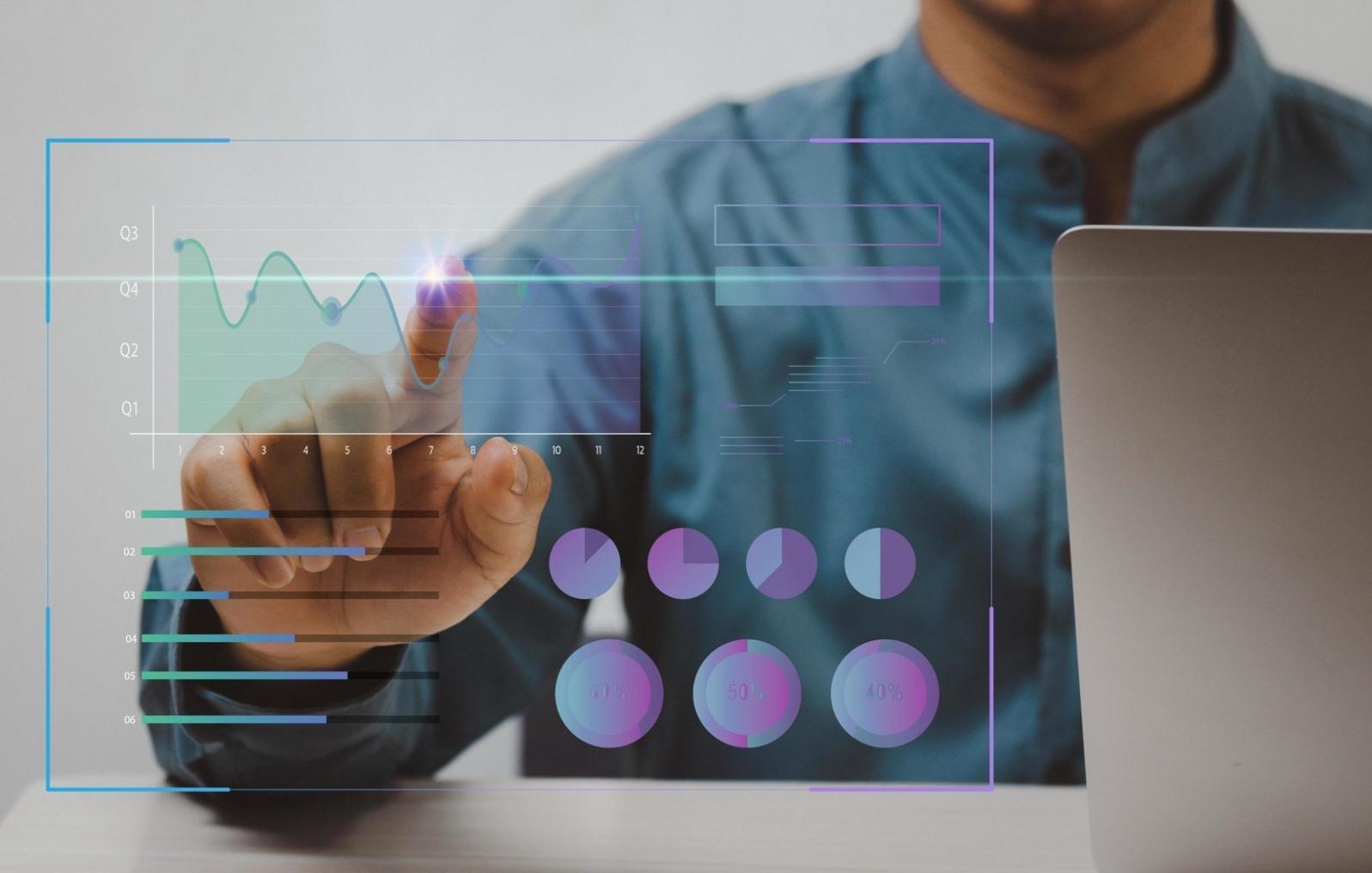 Análisis de datos financieros en pantalla